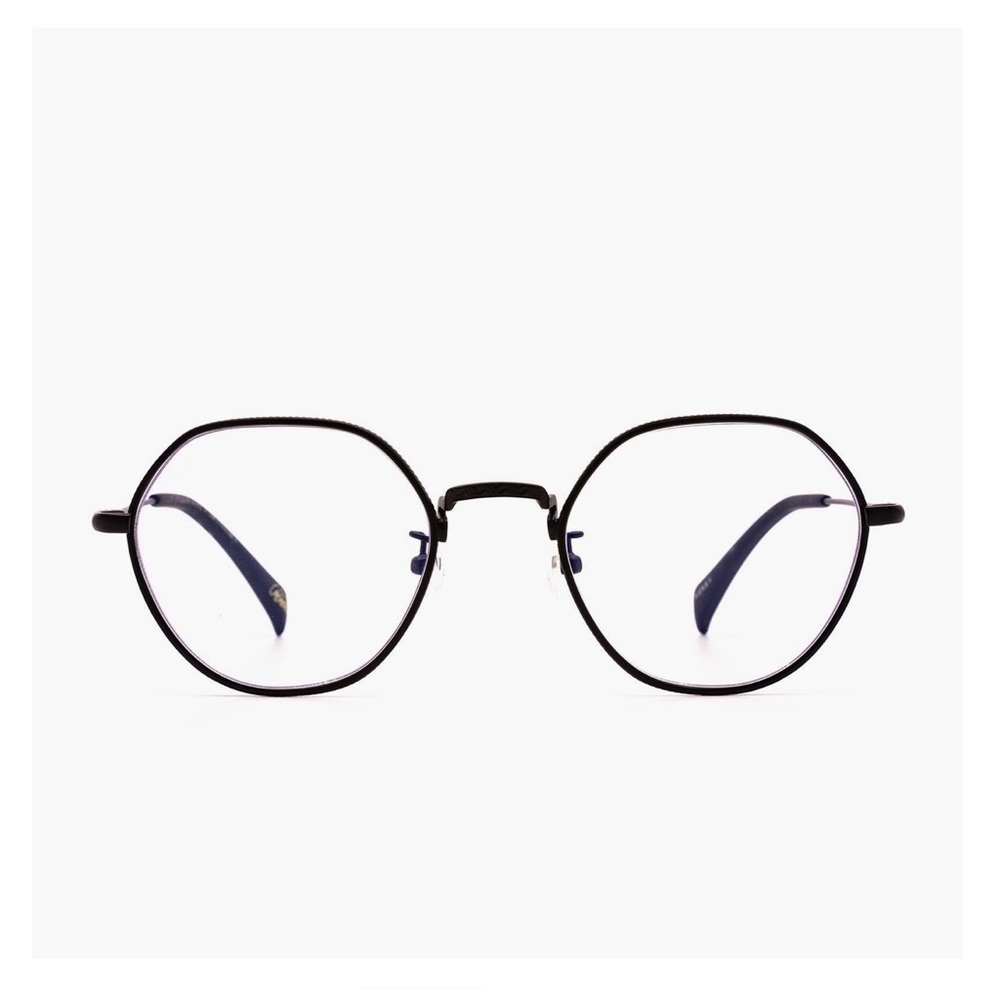 cole deboer-ridley + black blue light lens